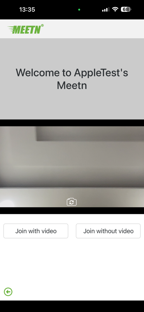 Interface do aplicativo móvel Meetn mostrando a tela de ingresso na reunião com visualização de vídeo e botões de seleção.