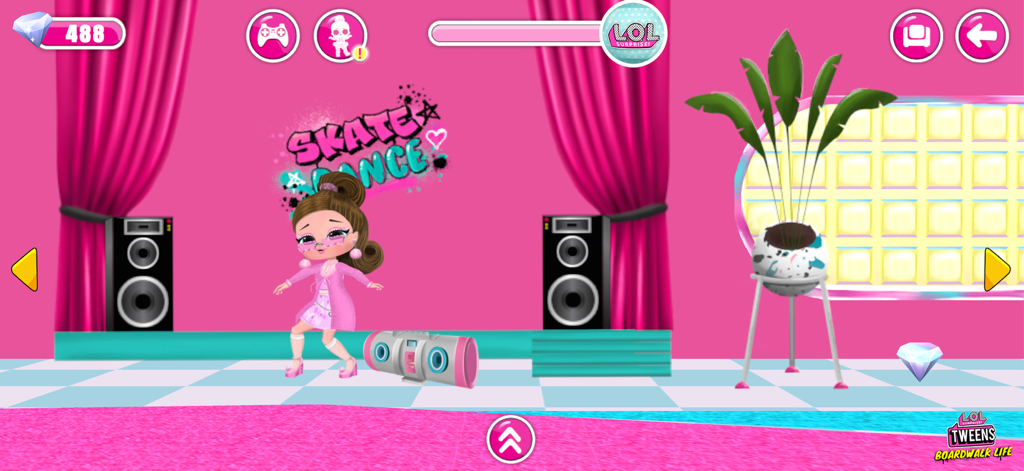 스피커와 붐박스가 있는 밝은 핑크색 무대에서 춤추는 LOL Surprise Tween 캐릭터