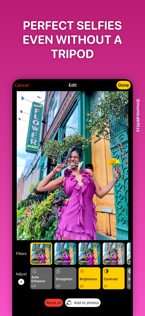 Lens Buddy App-Bildschirm zur Fotobearbeitung zeigt Filter und Anpassungswerkzeuge, die auf ein Porträt einer Frau angewendet werden, die mit Blumen posiert.