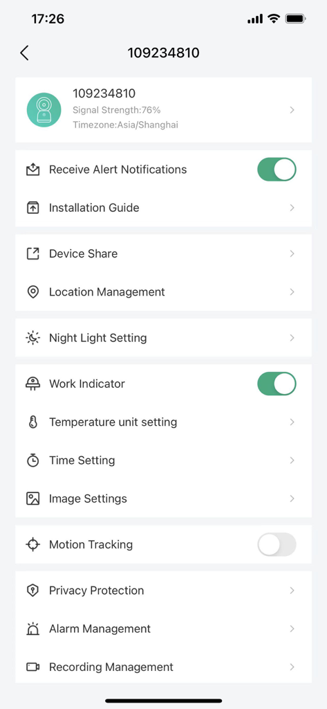 Menu des paramètres de caméra de l'application mobile BoifunCam affichant les options de notifications d'alerte, de suivi de mouvement et de gestion des appareils.