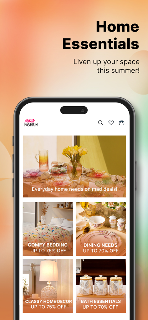 Interfaz de la aplicación Nykaa Fashion que muestra categorías de artículos para el hogar que incluyen ropa de cama, comedor, decoración y artículos de baño con descuentos