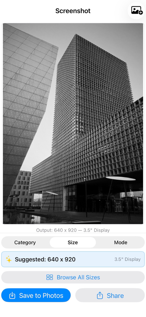 Interfaz de usuario de la aplicación ScreenshotResize mostrando una resolución sugerida para una pantalla de 3.5 pulgadas y opciones de exportación.