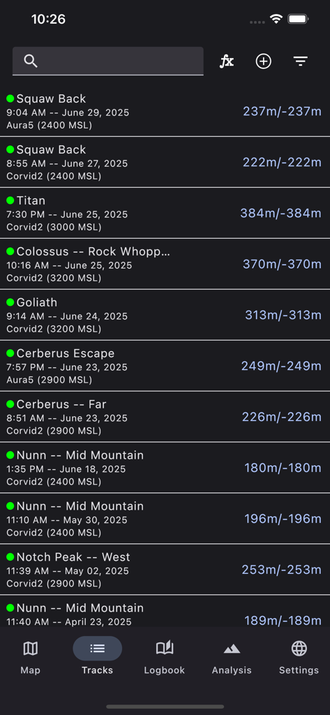 Una lista de rutas de vuelo registradas en la aplicación BaseBeta mostrando ubicaciones de salto y datos de altitud