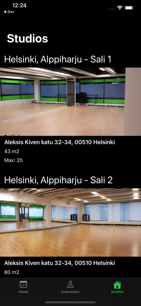 Dance Makers - Interfaccia dell'app mobile che mostra studi di danza disponibili per l'affitto con immagini e capacità della sala.
