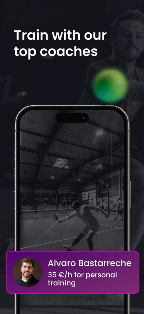 Una schermata mobile che mostra il profilo di un coach di padel per sessioni di allenamento personale nell'app PadelCity.