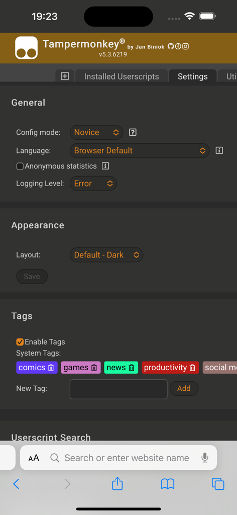Pantalla de configuración de Tampermonkey iOS mostrando opciones de configuración y etiquetas de userscripts.