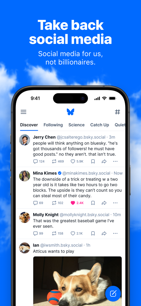 Écran de smartphone montrant le fil de l'application Bluesky Social avec le texte Reprenez les médias sociaux au-dessus, sur fond de ciel bleu.