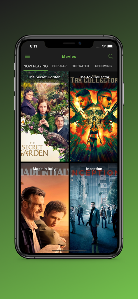 123Play - Pantalla de iPhone que muestra la interfaz de descubrimiento de películas de la aplicación 123Play con carteles de estrenos actuales