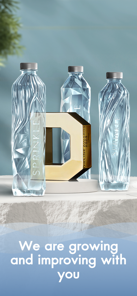 Três garrafas de água Sprinkle de grife com um troféu Dieline Award de ouro