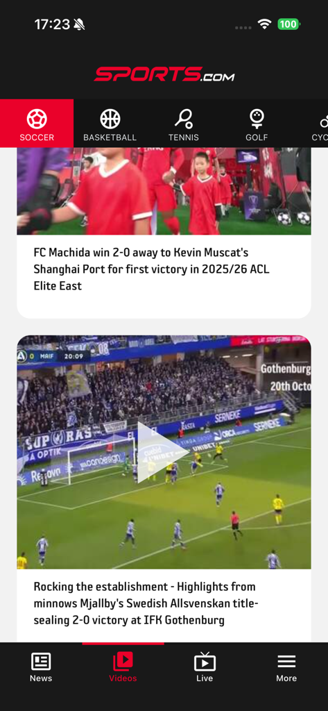 Sports.com - Live & On-Demand - Interfaz de la aplicación Sports.com que muestra un feed de videos de highlights de fútbol y artículos de noticias con un menú de navegación para diferentes deportes
