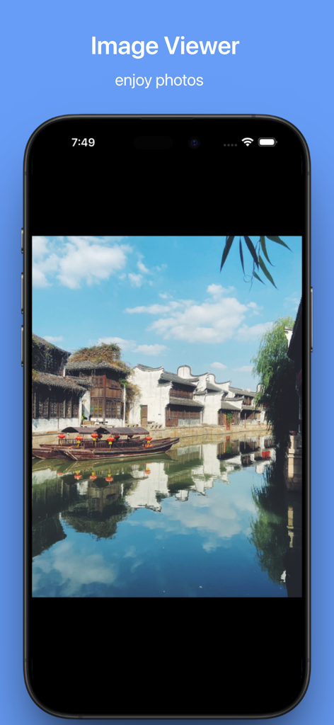 MyFiles - File Manager Browser - Visualizador de imagens do aplicativo MyFiles exibindo uma foto cênica de um canal e casas tradicionais em um iPhone