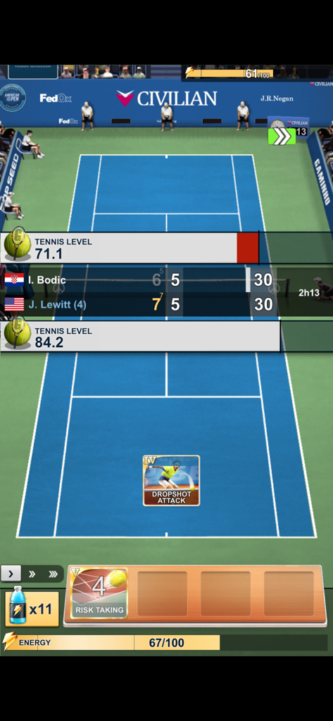 Tennis Manager 2025 - TOP SEED - Strategic gameplay screen of Tennis Manager 2025 showing match tactics and player levels on a blue court.