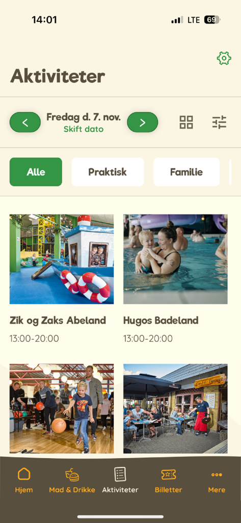 Jesperhus - for voksne - A screen from the Jesperhus app showing a daily activity list including the water park and indoor playground with scheduling options
