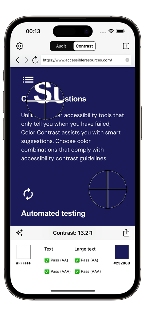 Interface de l'application mobile montrant un test de contraste de couleur avec des résultats WCAG réussis