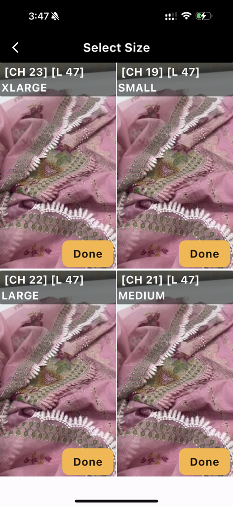 Pantalla de aplicación móvil que muestra opciones de selección de talla para un vestido rosa bordado pakistaní, incluyendo pequeño, mediano, grande y extragrande