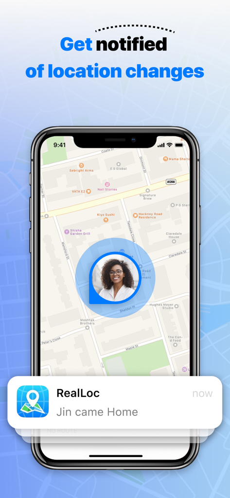 RealLoc: Find Friends & Family - 地図と「ジンが帰宅しました」という通知が表示されたRealLocアプリのスマートフォン画面。