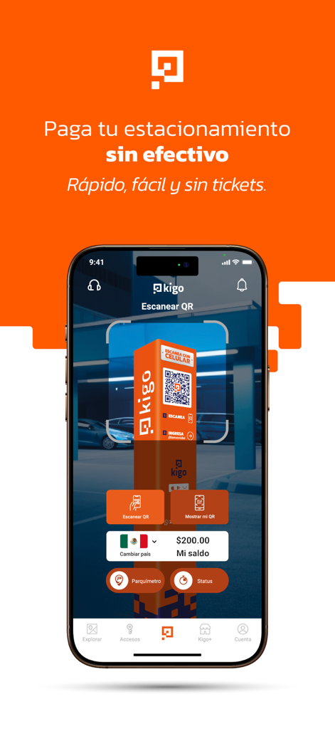 Kigo - Parkimovil - スマートフォンにKigoアプリが表示され、駐車場の柱にあるQRコードをスキャンしてキャッシュレス決済を行っている様子