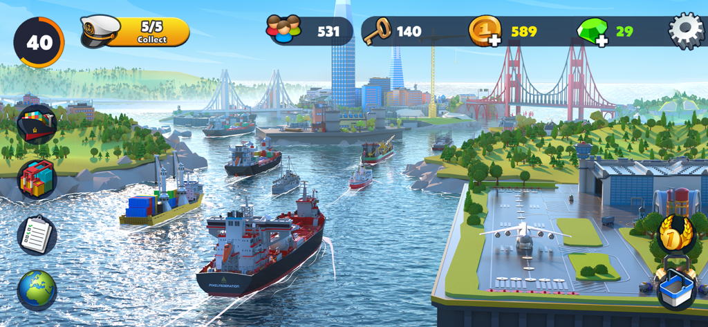 Port City: Ship Simulator - Una escena portuaria bulliciosa en Port City Ship Simulator con varios buques de carga, un puente rojo y un horizonte de ciudad moderno.