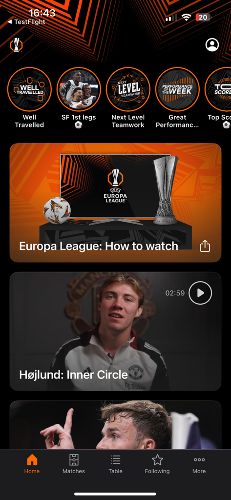 Le fil d'actualité de l'application officielle de l'UEFA Europa League présentant des résumés vidéo et des actualités
