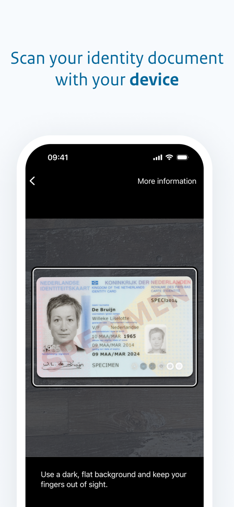 Una pantalla de smartphone usando la aplicación KopieID para escanear una tarjeta de identidad holandesa sobre una superficie plana oscura.