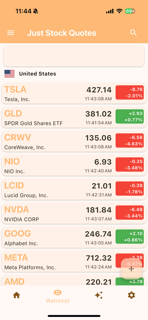 Captura de tela do aplicativo móvel mostrando uma lista de observação minimalista de ações com preços em tempo real para empresas como Tesla, Nvidia e Google.
