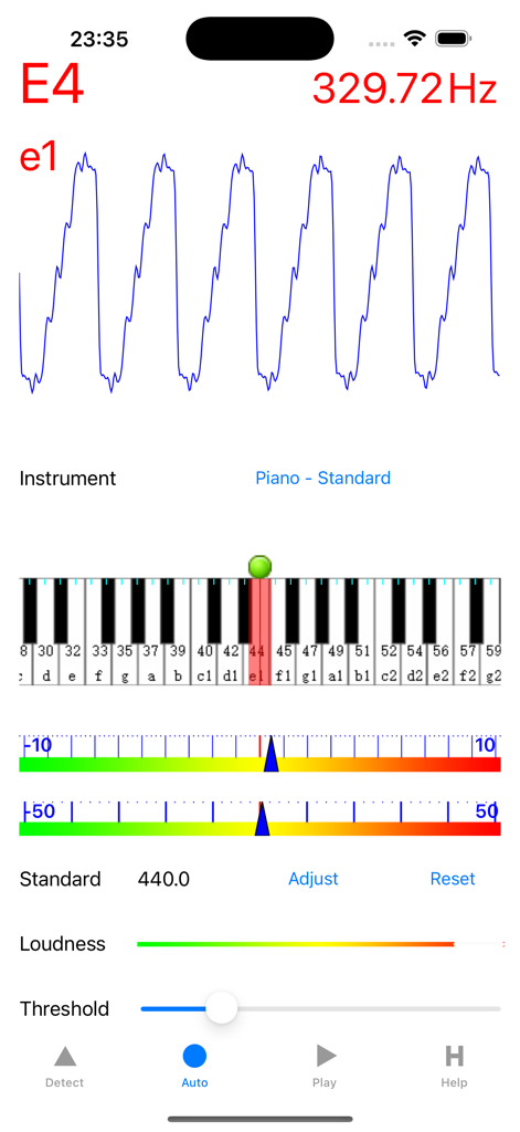 Accurate Piano Tuner - Real-time pitch detection interface of the Accurate Piano Tuner app showing frequency and musical notes