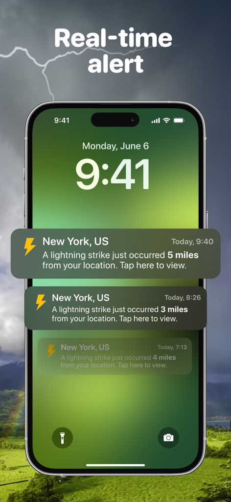 Lightning Tracker My Radar Map - Blocco schermo dell'iPhone che mostra notifiche di fulmini in tempo reale con allarmi di distanza