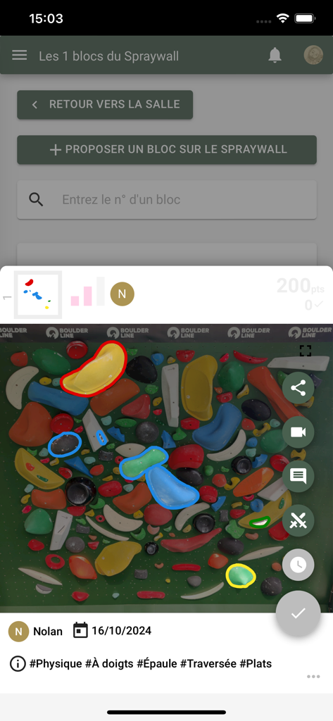 SocialBoulder - Interface de l'application SocialBoulder montrant une voie d'escalade mise en évidence sur un spraywall avec des options de partage social et vidéo.