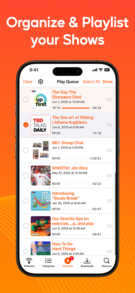 Podcast Player - Video & RSS - Uno schermo di telefono cellulare mostra la coda di riproduzione dell'app Podcast Player con vari show ed episodi organizzati in un elenco.