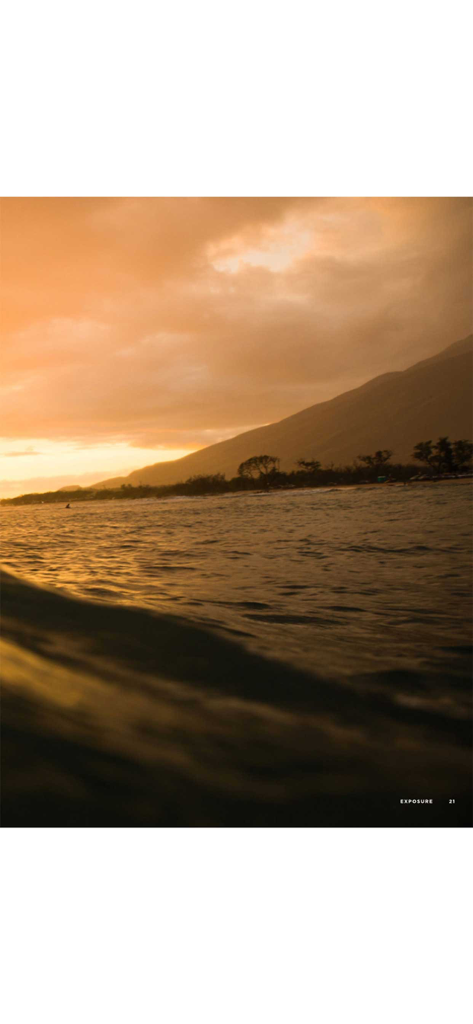 Foiling Magazine - Hochwertige Sonnenuntergangsfotografie am Meer, die im Abschnitt „Exposure“ von Foiling Magazine zu sehen ist.