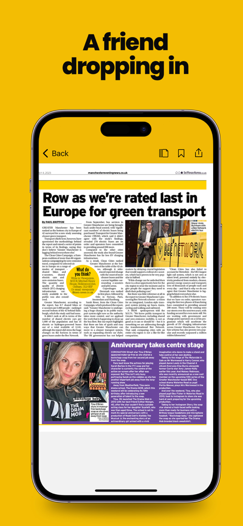 Edición electrónica digital del periódico Manchester Evening News mostrada en la pantalla de un teléfono inteligente.