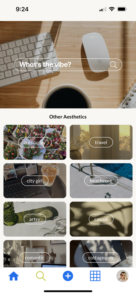 Interface do aplicativo Dupe Photos mostrando uma barra de pesquisa perguntando Qual é a vibe e várias categorias de estética como beachcore e cottagecore