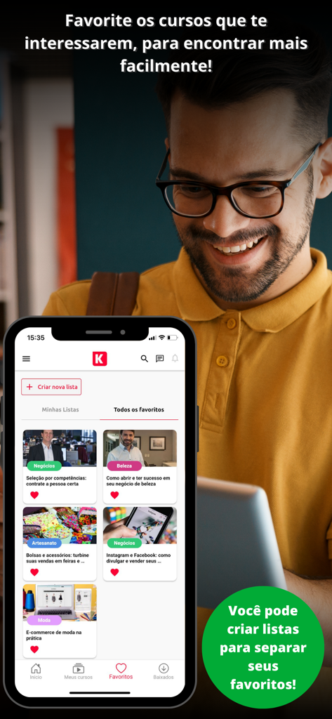 Uma pessoa usando o aplicativo eduK mostrando uma tela de cursos favoritos online em negócios, beleza e artesanato