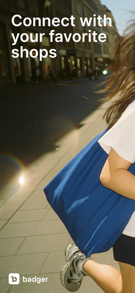 Una mujer caminando por una calle urbana con texto sobre conectar con tiendas favoritas usando la app de fidelización Badger Cards.