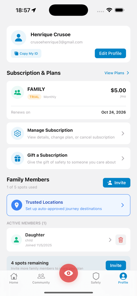 My Watchman - My Watchmanアプリのプロフィール画面。家族サブスクリプションプランとアクティブな家族メンバーリストが表示されています。