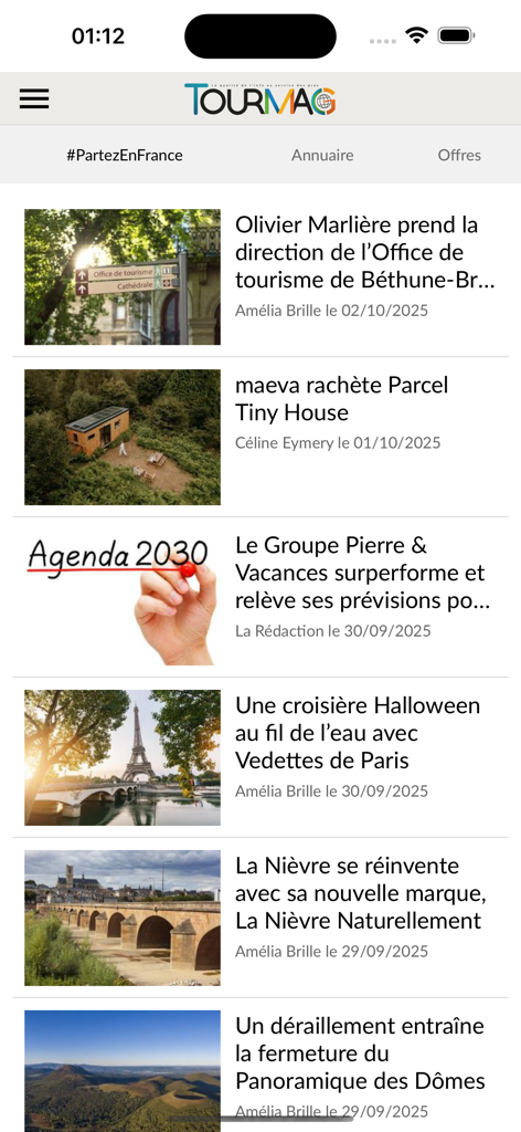TourMaG app interface displaying a feed of French B2B tourism and travel news articles