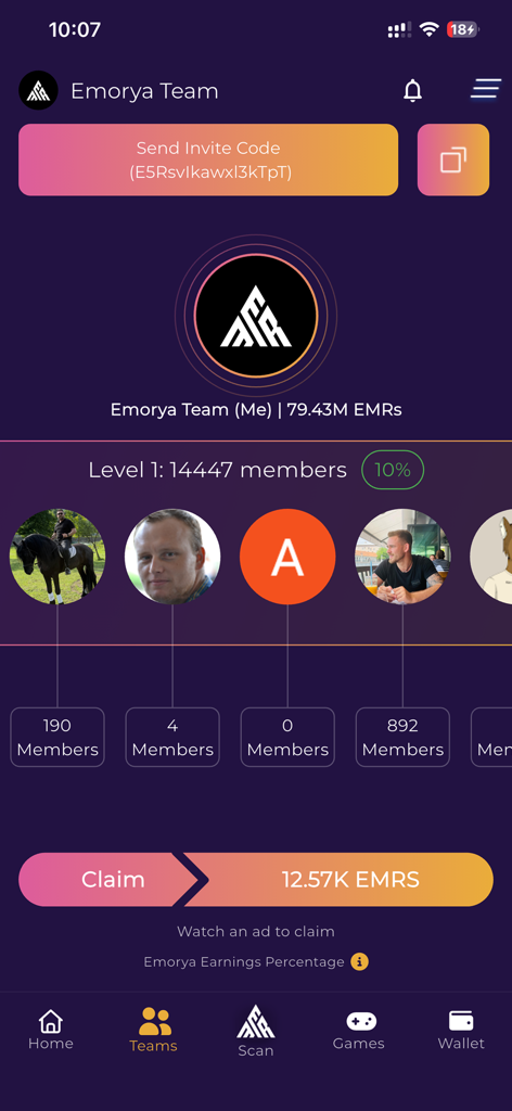 Interface do aplicativo Emorya mostrando os níveis dos membros da equipe e recompensas em tokens