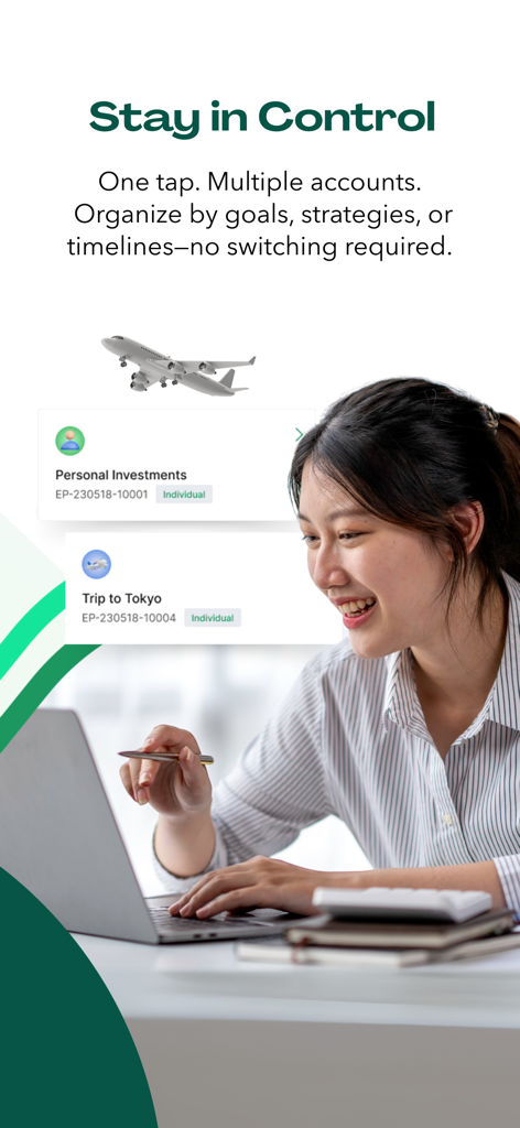 DragonFi – Stocks & Funds - Una donna che gestisce più conti di investimento e obiettivi finanziari come un viaggio a Tokyo nell'app DragonFi