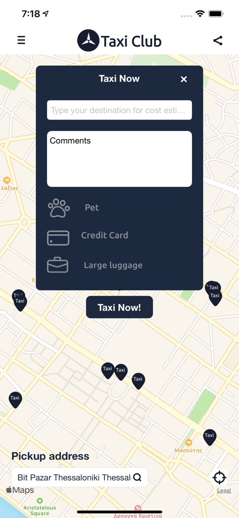 TaxiClub - 테살로니키 지도 위에 신용카드 및 애완동물 동반 가능 여부와 같은 택시 예약 옵션이 표시된 택시클럽 앱 인터페이스