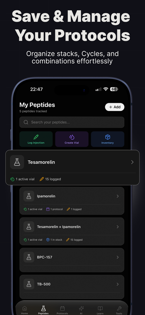 PeptIQ: Peptide Tracker - PeptIQからのモバイルアプリインターフェース。TesamorelinやBPC-157などの追跡ペプチドのリストと、注射の記録とプロトコルの管理オプションが表示されます。