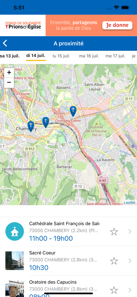 Interface of the Messes Info app showing a map with nearby Catholic churches and their mass times in France