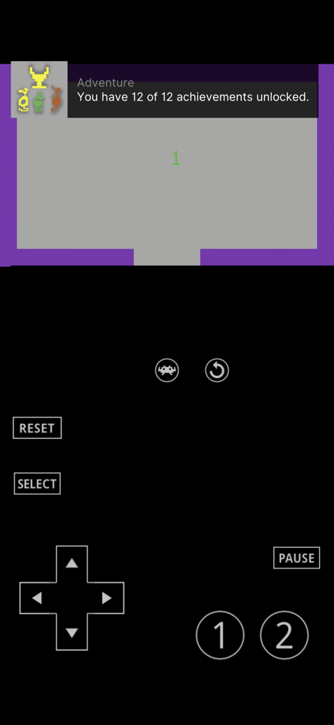 Gameplay do RetroArch iOS mostrando um jogo retrô com uma notificação de RetroAchievements e controles de toque.