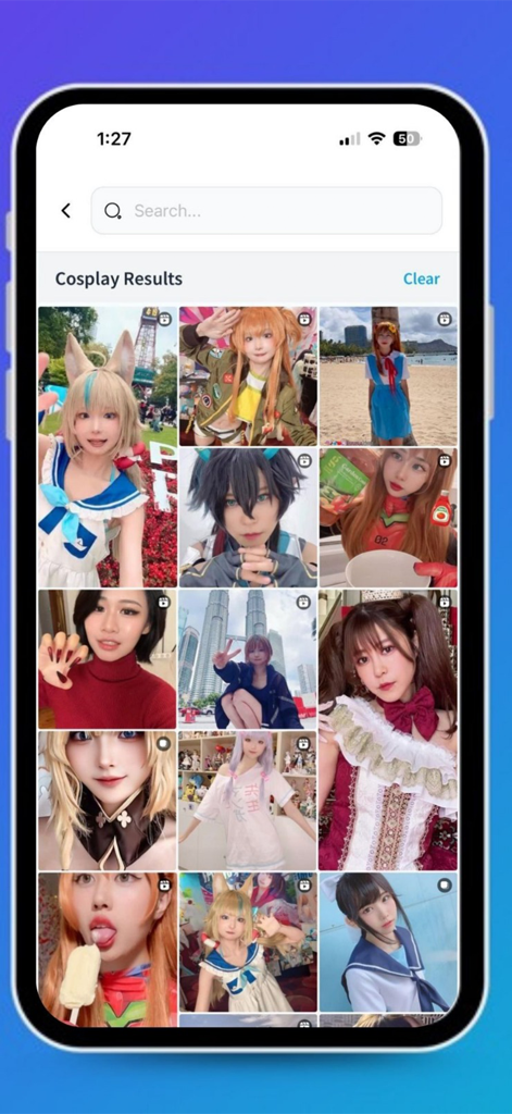 Ota Life - Una pantalla de smartphone mostrando una cuadrícula de varios resultados de búsqueda de cosplay de anime en la app Ota Life.