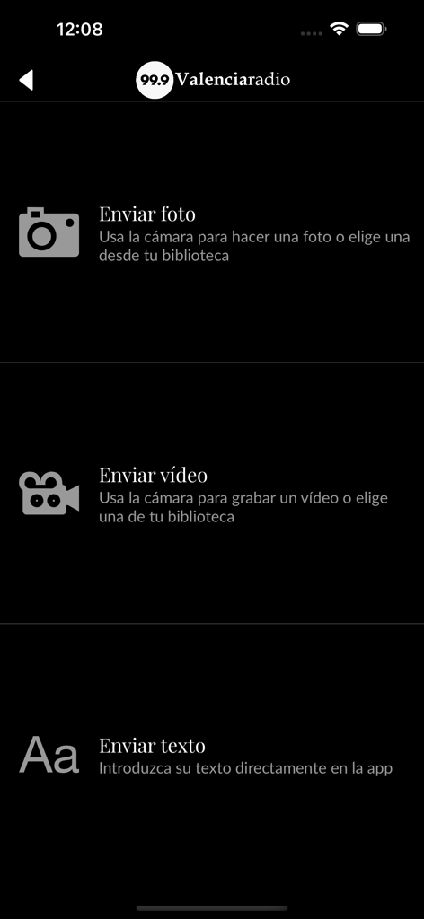 Pantalla de la app Valencia Radio mostrando opciones para enviar fotos, videos y mensajes de texto para la participación de la audiencia