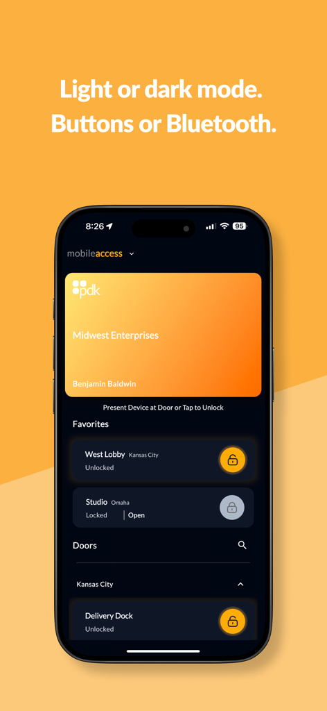 PDK Access by ProdataKey - Pantalla de smartphone que muestra la interfaz de la aplicación PDK Access con un gafete de seguridad digital y opciones de desbloqueo de puerta móvil