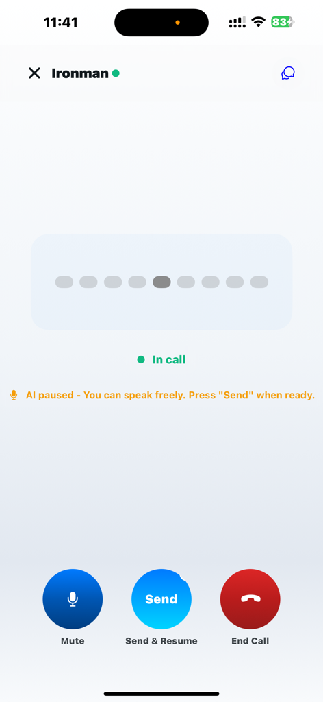 FreedomGPT - La interfaz de llamada de voz de la aplicación FreedomGPT que muestra una llamada activa con un personaje de IA llamado Ironman, incluidos los botones de silenciar y finalizar llamada