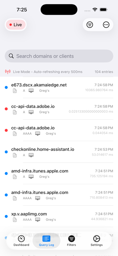 Adguard Home Admin - Registro de consultas DNS en tiempo real en la aplicación AdGuard Home Admin mostrando solicitudes de red bloqueadas y permitidas