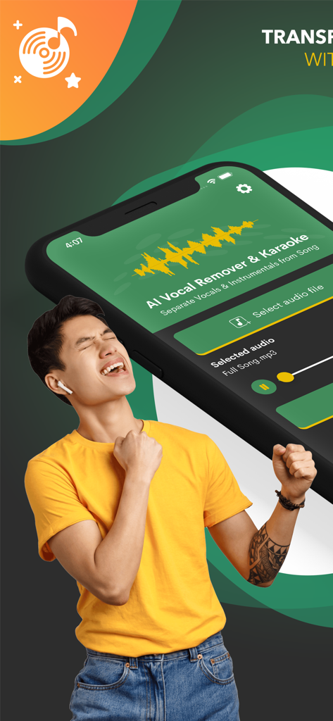 AIボーカルリムーバーアプリをスマートフォンで使用しながら、イヤホンをして歌っている若い男性