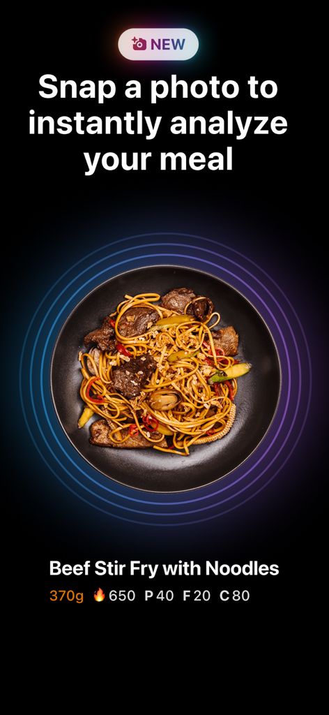 Ninja Fit: Ai Calorie tracker - Capture d'écran de l'application Ninja Fit présentant l'analyse de repas par IA en prenant une photo d'un sauté de bœuf avec les détails des calories et des macronutriments
