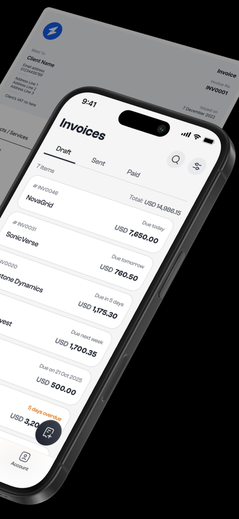 Invoice Maker: InvoEase - InvoEaseのモバイルダッシュボード。iPhone上に、合計金額と期日が表示された下書き請求書のリストを表示。
